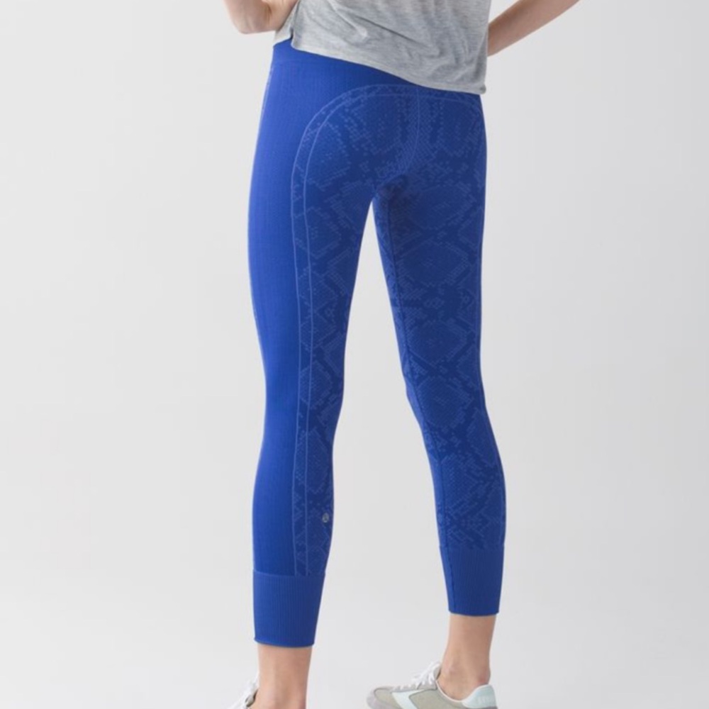 Lululemon Ebb To Street Sapphire Blue Seamless Snakeskin